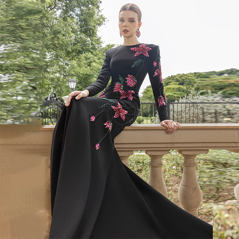 Long sleeved small tail long dress