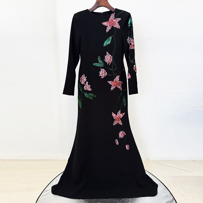 Long sleeved small tail long dress