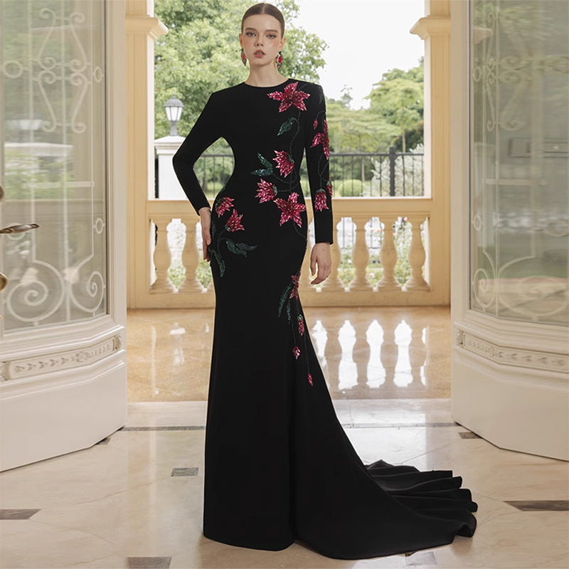 Long sleeved small tail long dress