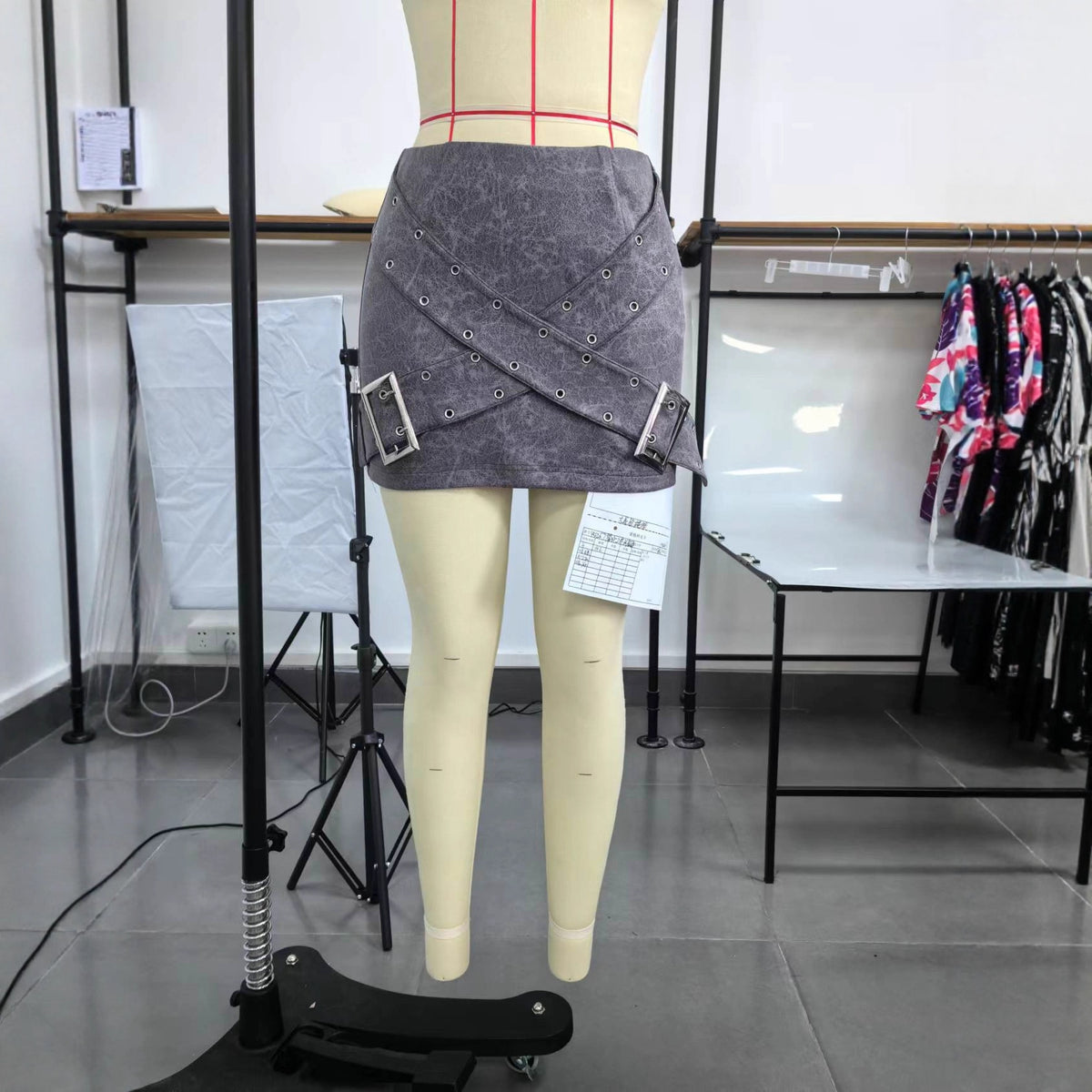 Cross waistband slim fit waist hugging skirt