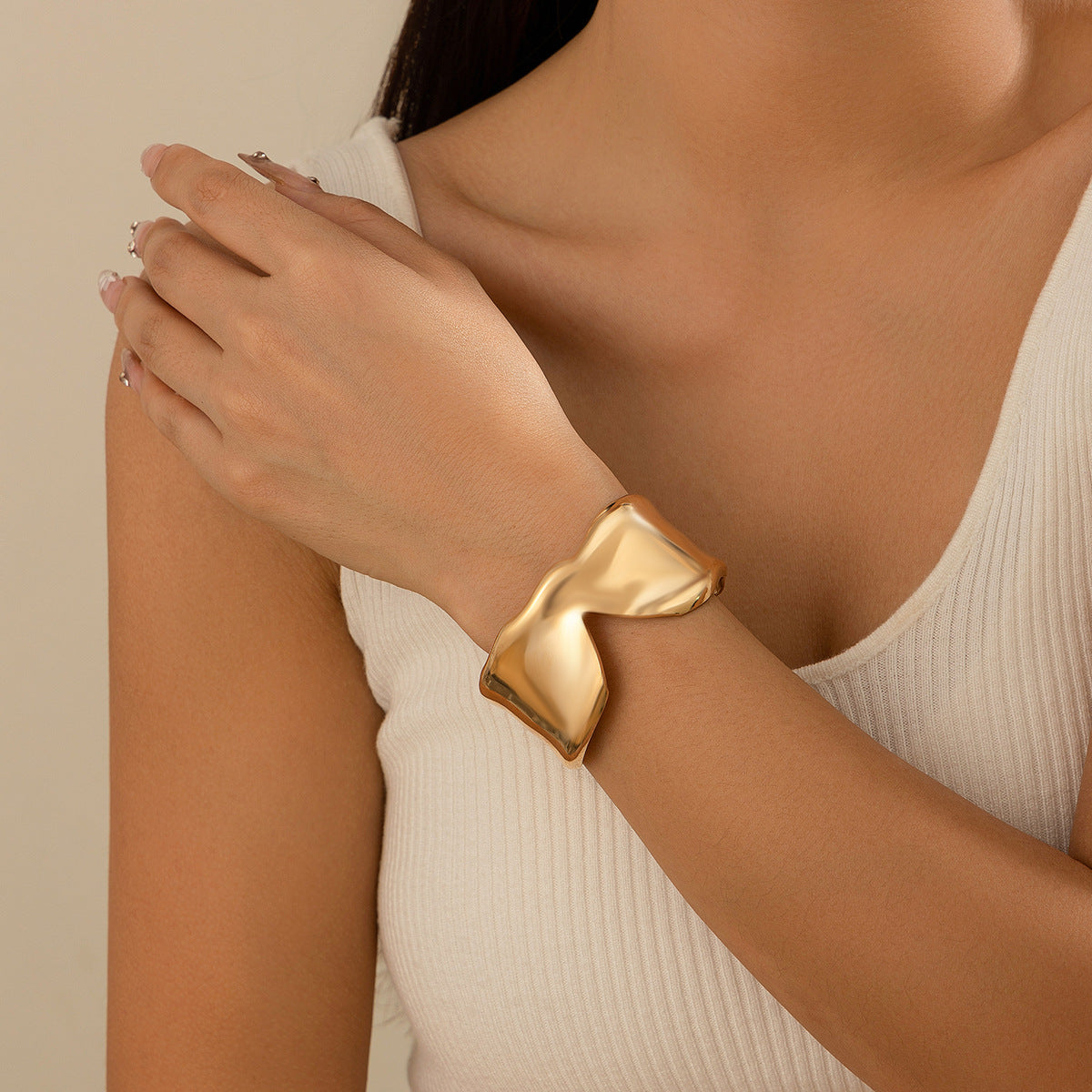 Bracelet Métal Ouverture Irrégulière | Style Niche Polyvalent | Bijou Femme