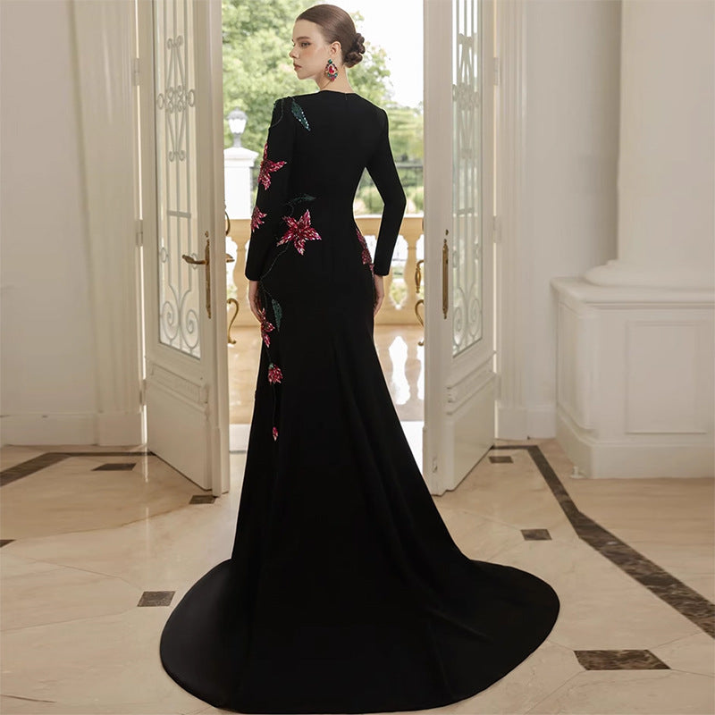 Long sleeved small tail long dress